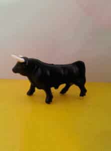 Toros de juguete de plástico